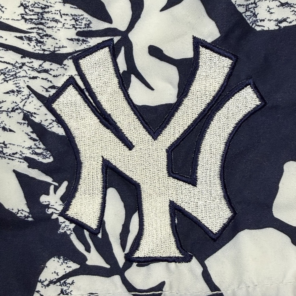 New York Yankees Mens Navy Blue Swim Trunks Floral MLB Genuine Merch X- Large
